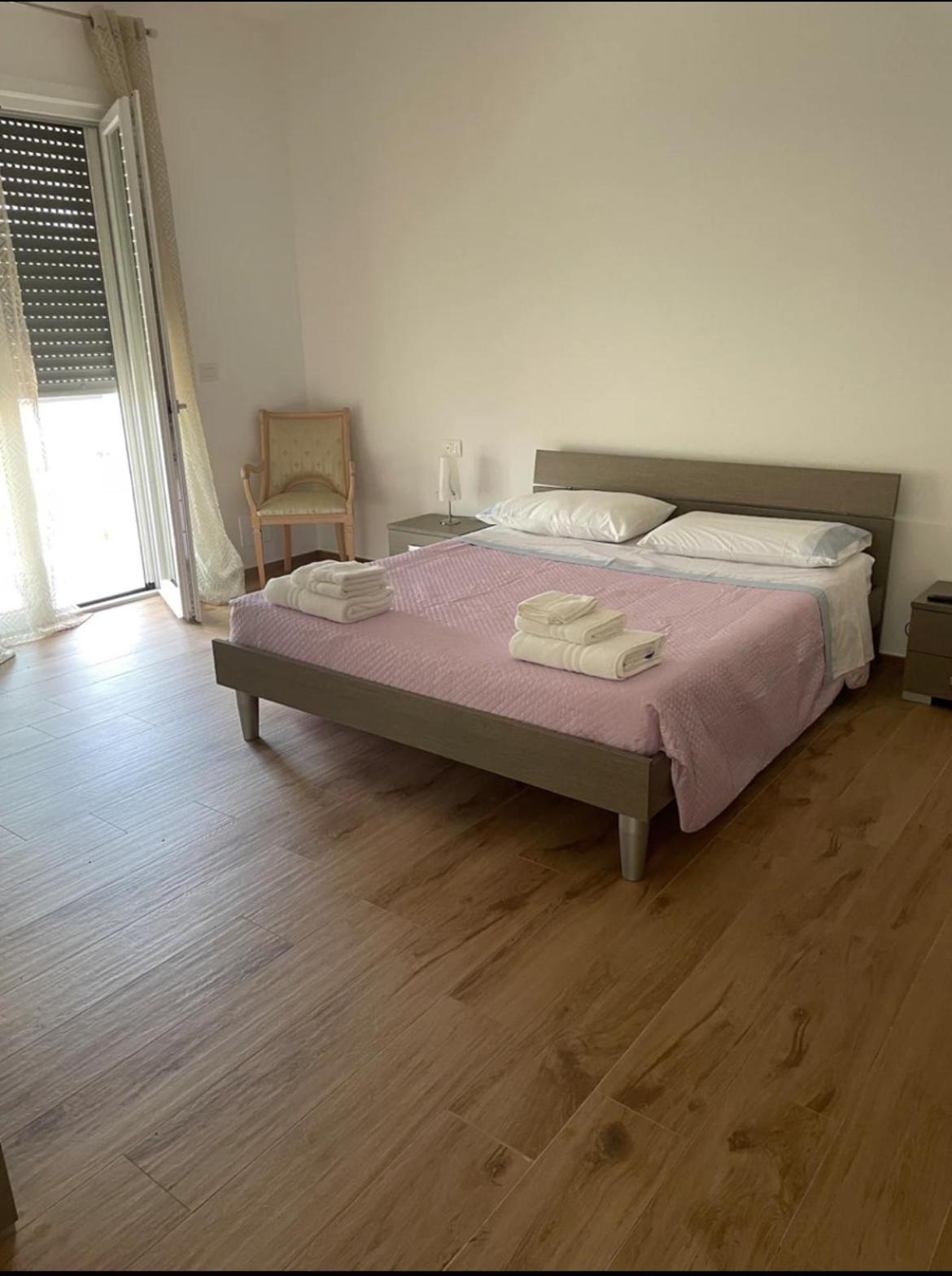 B&B A Pochi Passi Dal Mare 지오비나조 외부 사진